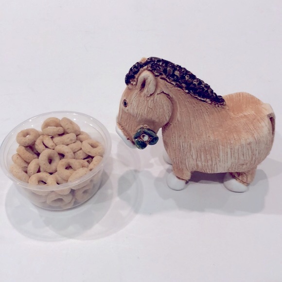 Unique Artesania Rinconada  Miniature Horse with Green Flower #03 Figurine - Picture 2 of 7